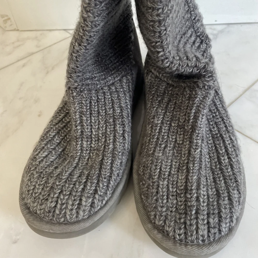 Like new UGG Australia Classic Cardy Cable Knit Gray Knee-High Boots size 8 - Picture 5 of 11